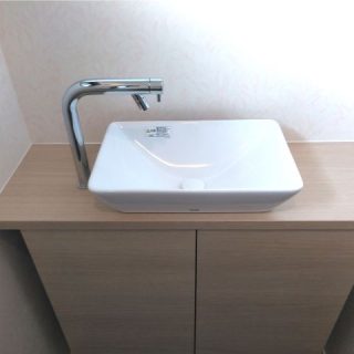 手洗い器と収納を完備