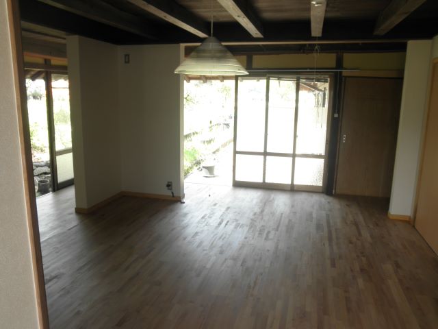 障子建具と壁を取り除き、解放的なリビングに