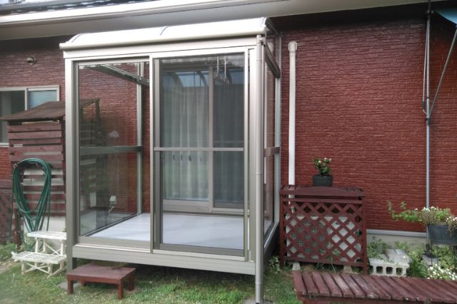 広さも十分あるテラス。ウッドデッキとは違って、雨や風から守ってくれる。