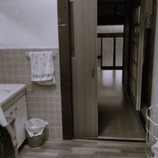 b風を通すために扉を開けると玄関から丸見えになってしまう