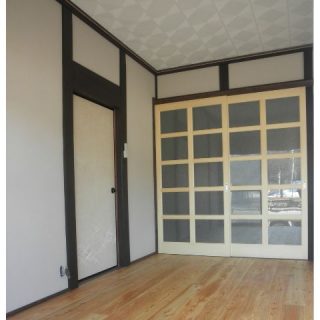 壁を一部壊して、開口部を広くしたことで部屋全体も広く感じる