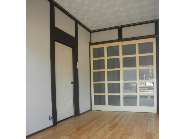 壁を一部壊して、開口部を広くしたことで部屋全体も広く感じる