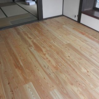 冬場でもヒヤッと冷たくなりにくく、きもちのよい無垢のフローリング