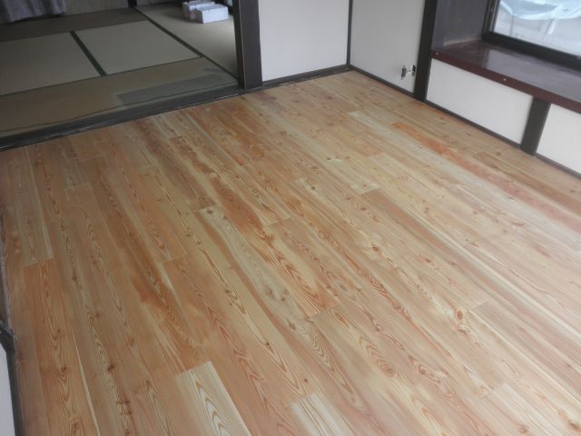 冬場でもヒヤッと冷たくなりにくく、きもちのよい無垢のフローリング