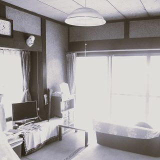 b昔の和室によく使われていた天井材はクロスにチェンジ
