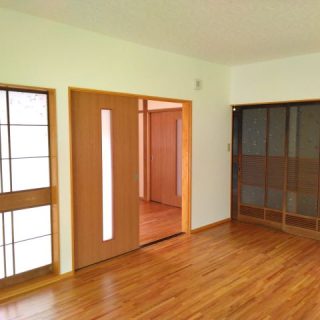 無垢のフローリングで足触りが気持ちのいいＬＤＫへと生まれ変わりました