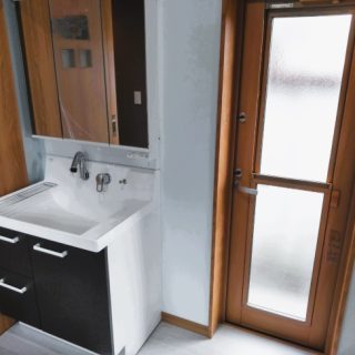勝手口があるので洗濯を干しに行くときも銅線が良い