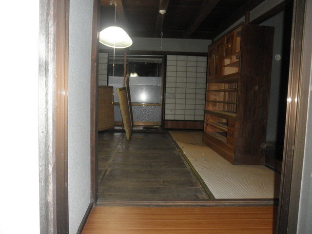 b床の一部も腐ってしまって危なくて部屋として使えなかった