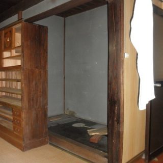 b広い床の間は使い勝手が悪かった