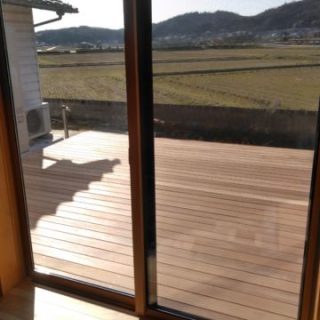 広々としたウッドデッキ。楽しみ方は思いのまま！
