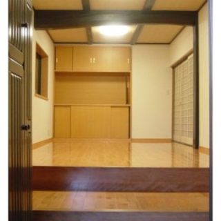 高低差を玄関にまとめることで、<br>室内をバリアフリーに。