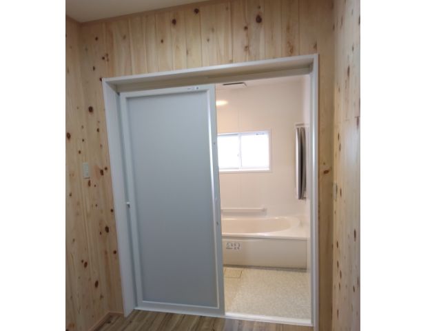 引き戸にして開け閉めをしやすく