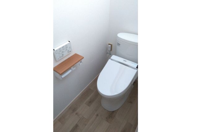 シンプルでスッキリとしたトイレは、お掃除もしやすい