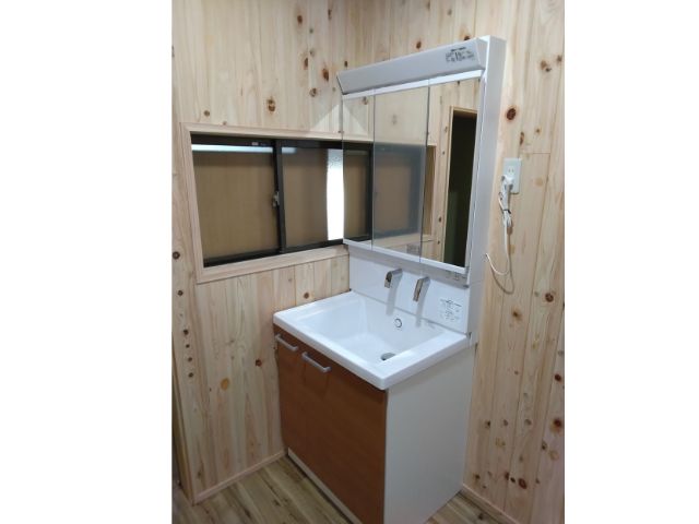 ハイバックの洗面台は水撥ねがしにくい